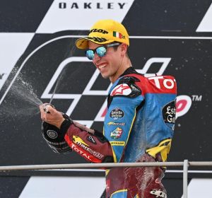 Álex Márquez celebra la victoria en Mugello Álex Márquez celebra la victoria en Mugello