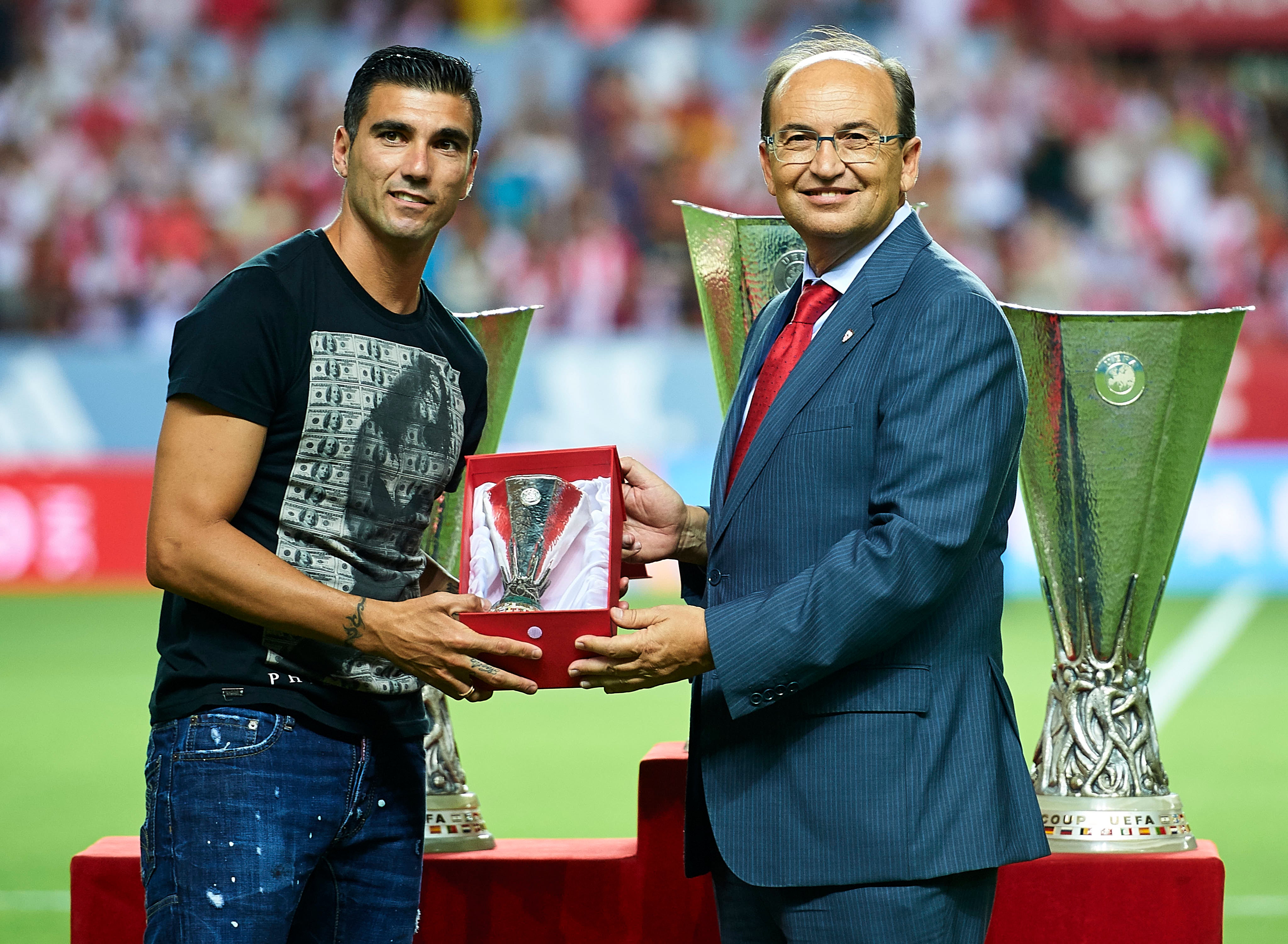 Pepe Castro: "Hemos perdido una gran persona, un buen futbolista y una leyenda" Pepe Castro: "Hemos perdido una gran persona, un buen futbolista y una leyenda"