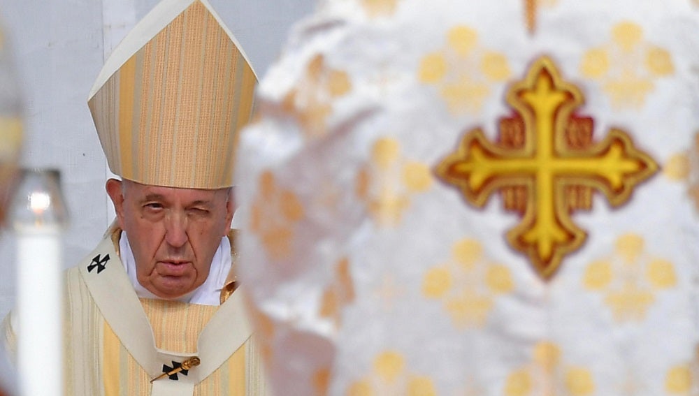 El Vaticano se plantea ordenar sacerdotes a hombres casados en zonas aisladas El Vaticano se plantea ordenar sacerdotes a hombres casados en zonas aisladas