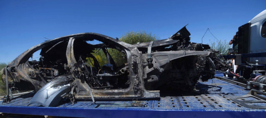 El coche en el que viajan Reyes y sus familiares El coche en el que viajan Reyes y sus familiares