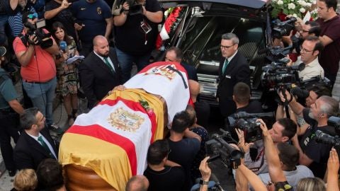 Deportes Antena 3 (03-06-19) Una multitud de personas despide a Jos&eacute; Antonio Reyes en un emotivo funeral en Utrera