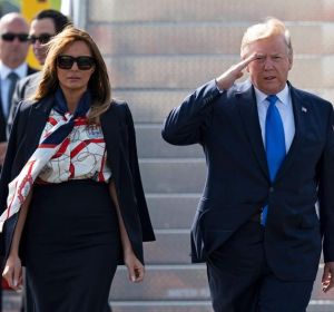 El presidente de EEUU, Donald Trump, y su esposa Melania a su llegada a Londres El presidente de EEUU, Donald Trump, y su esposa Melania a su llegada a Londres