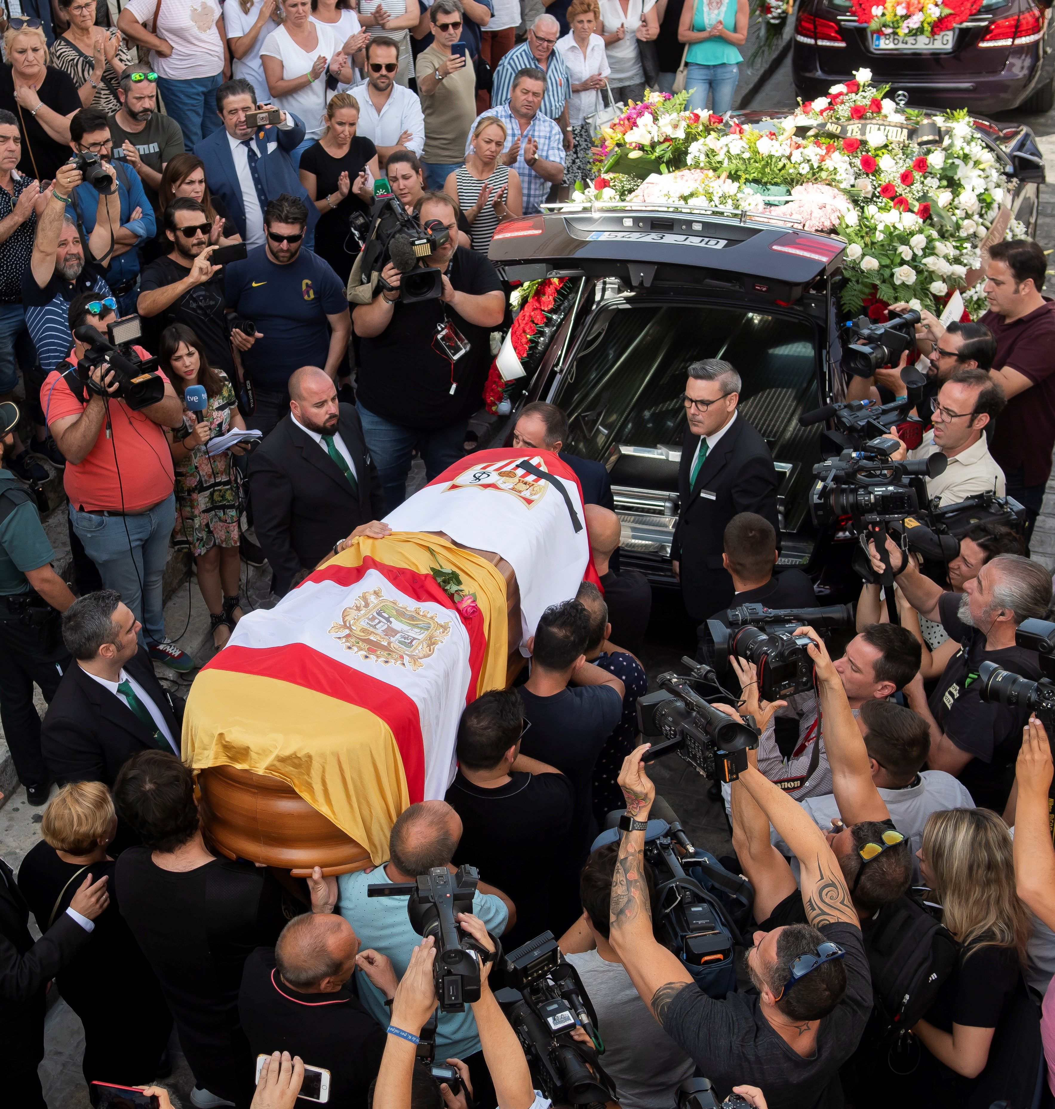 Utrera despide a José Antonio Reyes en un entierro multitudinario Utrera despide a José Antonio Reyes en un entierro multitudinario