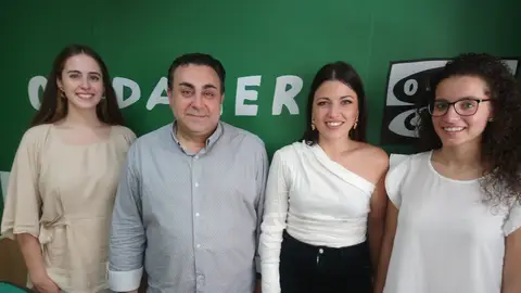 La recién elegida Reina de las Fiestas, Carolina Irles, y sus damas Ylenia Galiana e Inés Gómez están felices con su elección La recién elegida Reina de las Fiestas, Carolina Irles, y sus damas Ylenia Galiana e Inés Gómez están felices con su elección