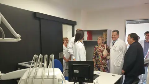 Una de las consultas de la unidad de cirugía maxilofacial del Hospital General Universitario de Elche. Una de las consultas de la unidad de cirugía maxilofacial del Hospital General Universitario de Elche.