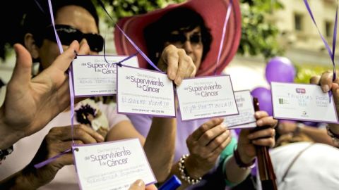 Varias personas durante su participación en una suelta de 1.500 globos en Madrid con motivo de la celebración, del Día Nacional del Superviviente de Cáncer Varias personas durante su participación en una suelta de 1.500 globos en Madrid con motivo de la celebración, del Día Nacional del Superviviente de Cáncer