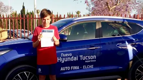 Darío Vasconcellos fue el agraciado en el sorteo del Campus Hyundai celebrado el pasado jueves en Elche. FÚTBOL BASE