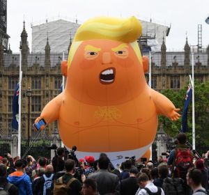 'Baby Trump' sobrevuela el centro de Londres en protesta por la visita del presidente a Reino Unido 'Baby Trump' sobrevuela el centro de Londres en protesta por la visita del presidente a Reino Unido