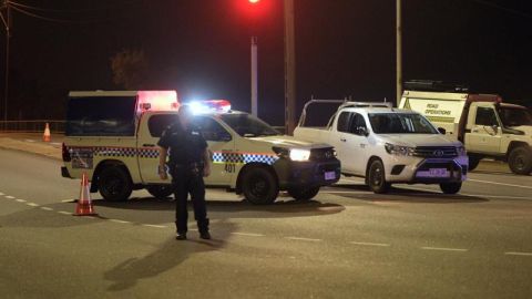 Ambulancias y polic&iacute;as en el lugar donde se ha producido un tiroteo en Darwin, Australia