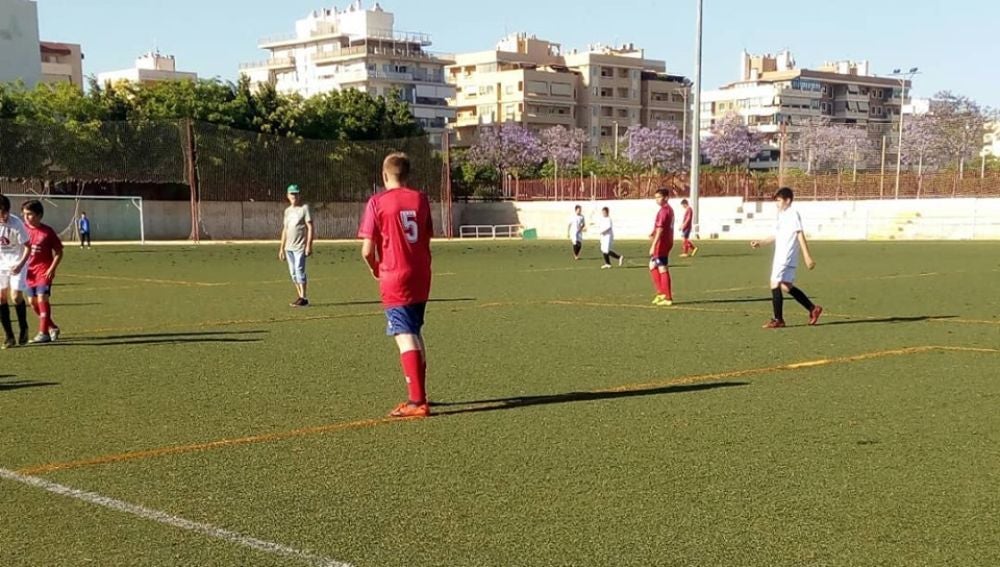 Los equipos infantiles del Aspe Unión Deportiva y de la Peña Ilicitana Raval, ambos patrocinados por Auto Fima Hyundai, se enfrentaron el pasado jueves en un partido amistoso.