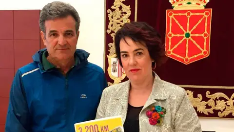 Daniel Garcia, junto a la presidenta del Parlamento de Navarra Daniel Garcia, junto a la presidenta del Parlamento de Navarra
