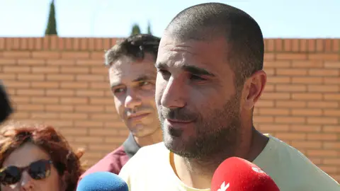 Carlos Aranda atiende a los medios de comunicación Carlos Aranda atiende a los medios de comunicación