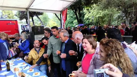 Fiesta del 'Martes de campo' en Oviedo Campo San Francisco (Oviedo)