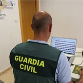 Un agente de la Guardia Civil. Un agente de la Guardia Civil.
