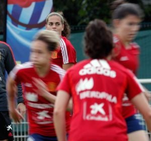 El entrenador de la selección española, Jorge Vilda, durante el entrenamiento que han realizado en Lille (Francia) donde preparan el segundo partido del mundial contra Alemania. El entrenador de la selección española, Jorge Vilda, durante el entrenamiento que han realizado en Lille (Francia) donde preparan el segundo partido del mundial contra Alemania.
