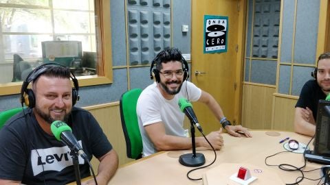 Hablamos de la empresa p&uacute;blica Aguas de C&aacute;diz con su gerente Jes&uacute;s Oliden. Pepe Moreno 'El Caja' y Toni Rodr&iacute;guez nos visitan para introducirnos en su pr&oacute;ximo espect&aacute;culo 'C&aacute;diz, otro planeta' en la sala Momart. Hoy comienza la Feria de Chiclana y nos cuenta m&aacute;s detalles Alba Reinado, que entrevista al Delegado Municipal de Fiestas Jos&eacute; Vela. Adem&aacute;s Paco Rubio, de C&aacute;diz Diversa nos cuenta los detalles de la semana LGTBI. Con Jos&eacute; Antonio Rivas.