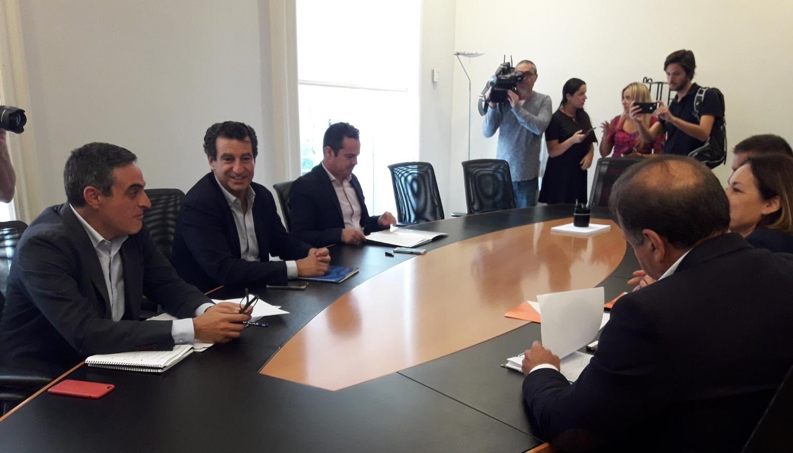 PP y Cs cierran "prácticamente" su acuerdo programático y anuncian iniciativas conjuntas desde la oposición PP y Cs cierran "prácticamente" su acuerdo programático y anuncian iniciativas conjuntas desde la oposición
