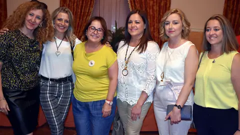 La Dulcinea 2.019 (tercera por la derecha), junto a las Damas y la concejala de Festejos La Dulcinea 2.019 (tercera por la derecha), junto a las Damas y la concejala de Festejos