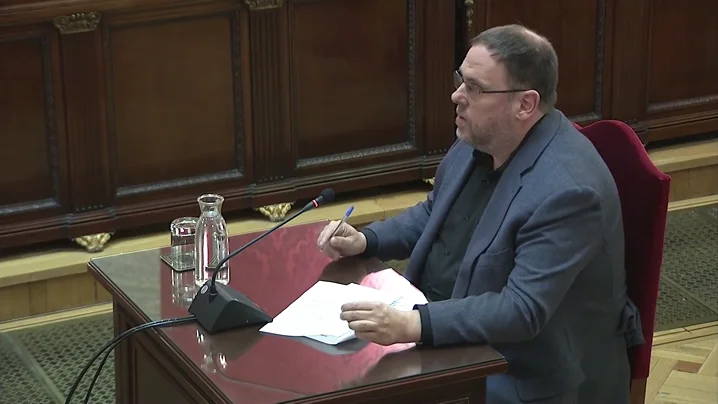 Junqueras pide devolver el 'procés' a la política