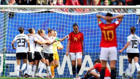 Las jugadoras de Alemania celebran su gol ante Espa&ntilde;a