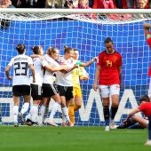 Las jugadoras de Alemania celebran su gol ante España