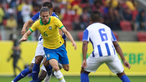 Filipe Luis, durante el partido de Brasil contra Honduras