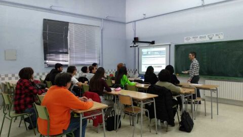 Del 12 al 27 de junio, a trav&eacute;s de internet, podr&aacute; solicitar plaza todo el alumnado para todas las EOI de la Comunitat. 