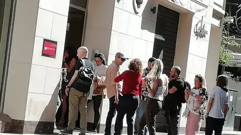 Antonio Banderas visita las obras de su Teatro del Soho El actor malagueño está en la capital, y ha aprovechado para hacer una visita a las obras del antiguo Teatro Alameda, donde se ubica el proyecto de Teatro del Soho Caixabank, que abre sus puertas en otoño