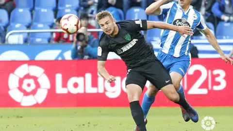Javi Ontiveros, en el partido entre el Depor y el Málaga Javi Ontiveros, en el partido entre el Depor y el Málaga