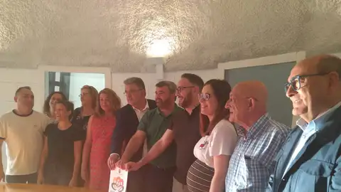 Compromís, PSOE y l’Esquerra suman en Crevillent para arrebatar la alcaldía al PP 24 años después. Compromís, PSOE y l’Esquerra suman en Crevillent para arrebatar la alcaldía al PP 24 años después.