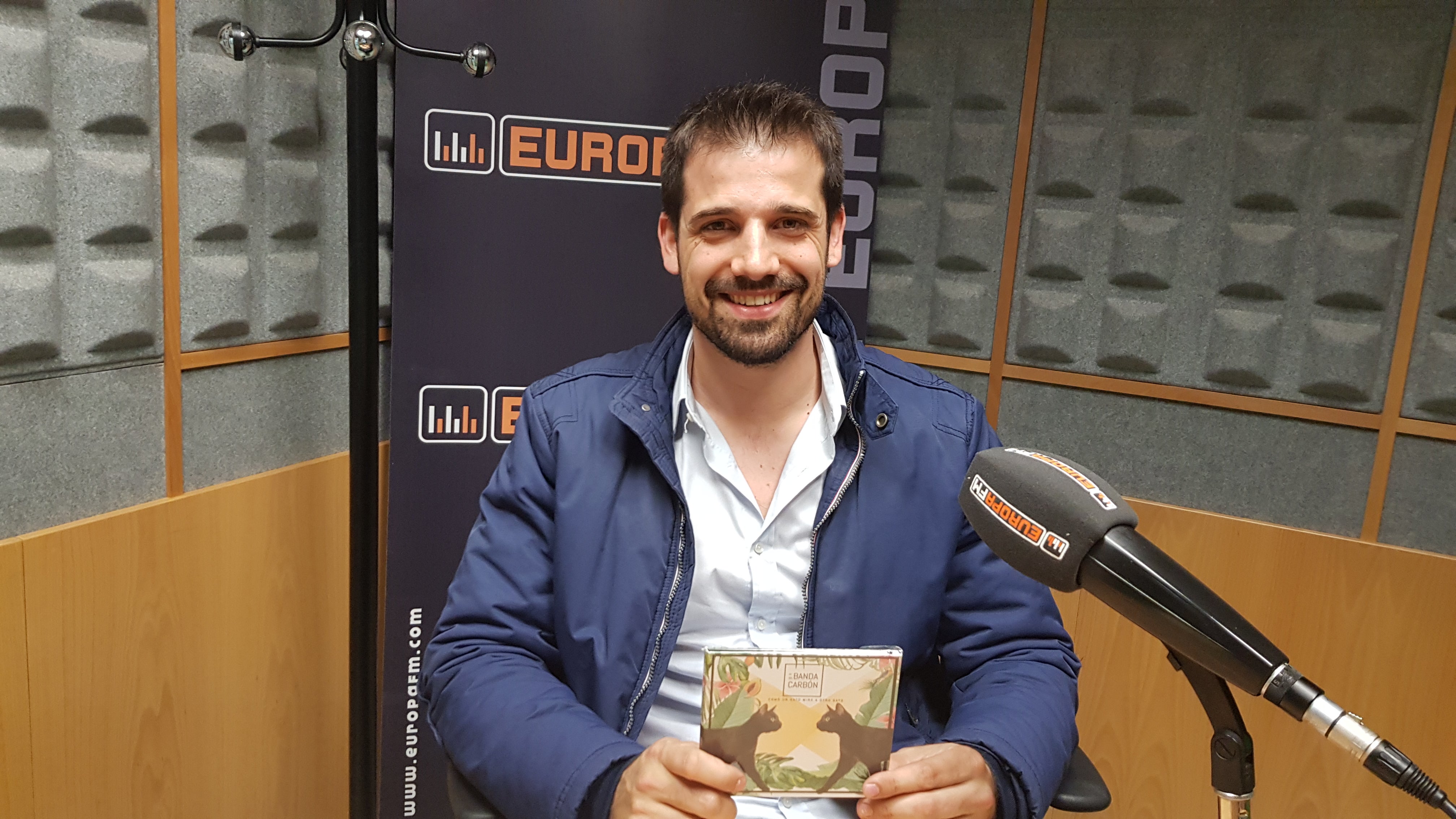 "Como un Gato Mira a Otro Gato" es el primer disco de La Banda del Carbón "Como un Gato Mira a Otro Gato" es el primer disco de La Banda del Carbón