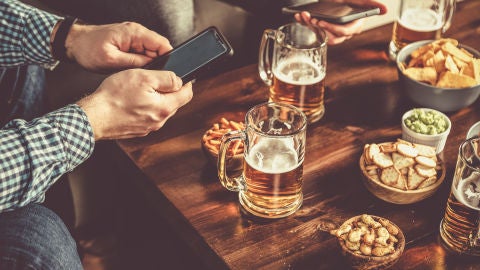 LaLiga activaba el micr&oacute;fono de tu m&oacute;vil por control remoto para buscar bares con se&ntilde;al ilegal