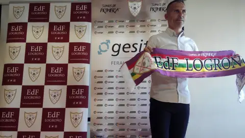 Gerardo García León entrenador EDF Femenino GERARDO GARCÍA LEÓN