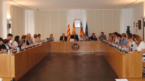 El ple de car&aacute;cter extraordinari acomiada a vuit regidors de PSPV, Comprom&iacute;s, Ciutadans i Partit Popular. 