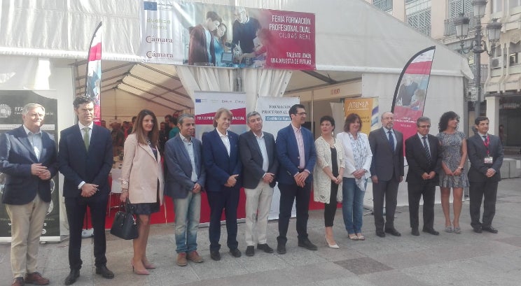La Cámara de comercio organiza la I Feria de FP Dual. La Cámara de comercio organiza la I Feria de FP Dual.