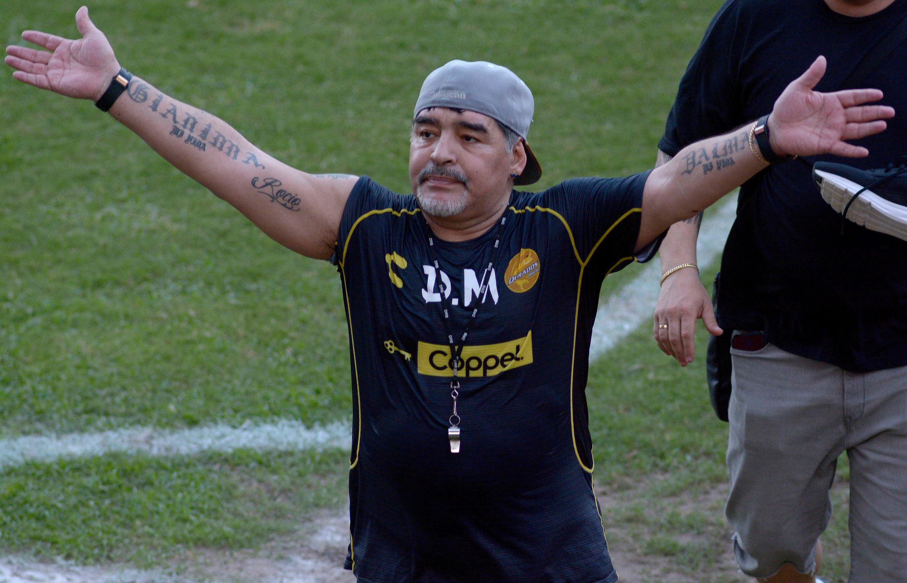 Maradona deja de ser entrenador del Dorados y se someterá a dos operaciones Maradona deja de ser entrenador del Dorados y se someterá a dos operaciones
