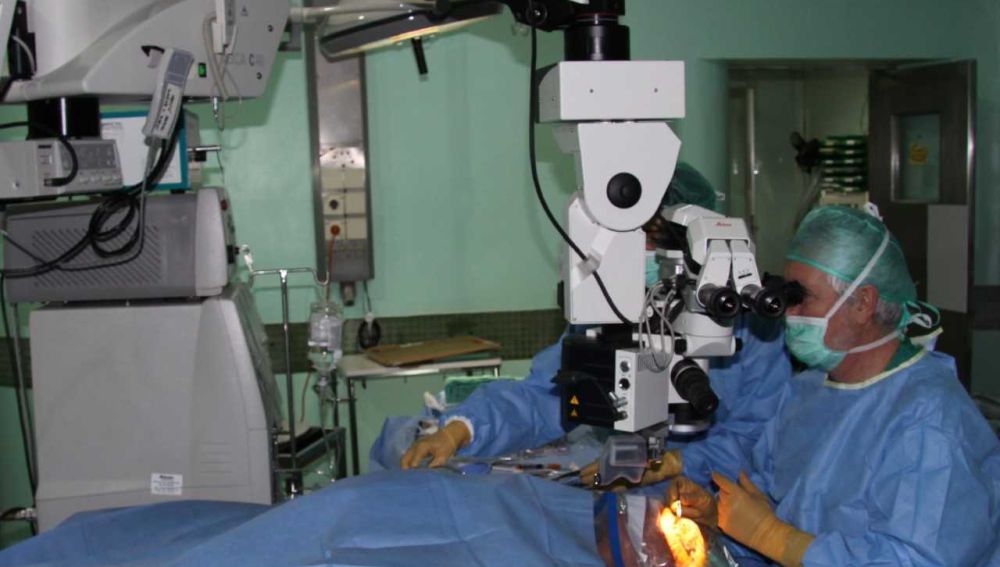 Intervención con cirugía 3D en el Hospital General Universitario de Elche.