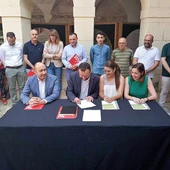 Firma del pacto de gobierno entre PSOE y Compromís en Elche. Firma del pacto de gobierno entre PSOE y Compromís en Elche.