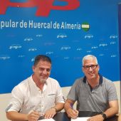 Firma del acuerdo entre el PP y Vox en Huércal de Almería