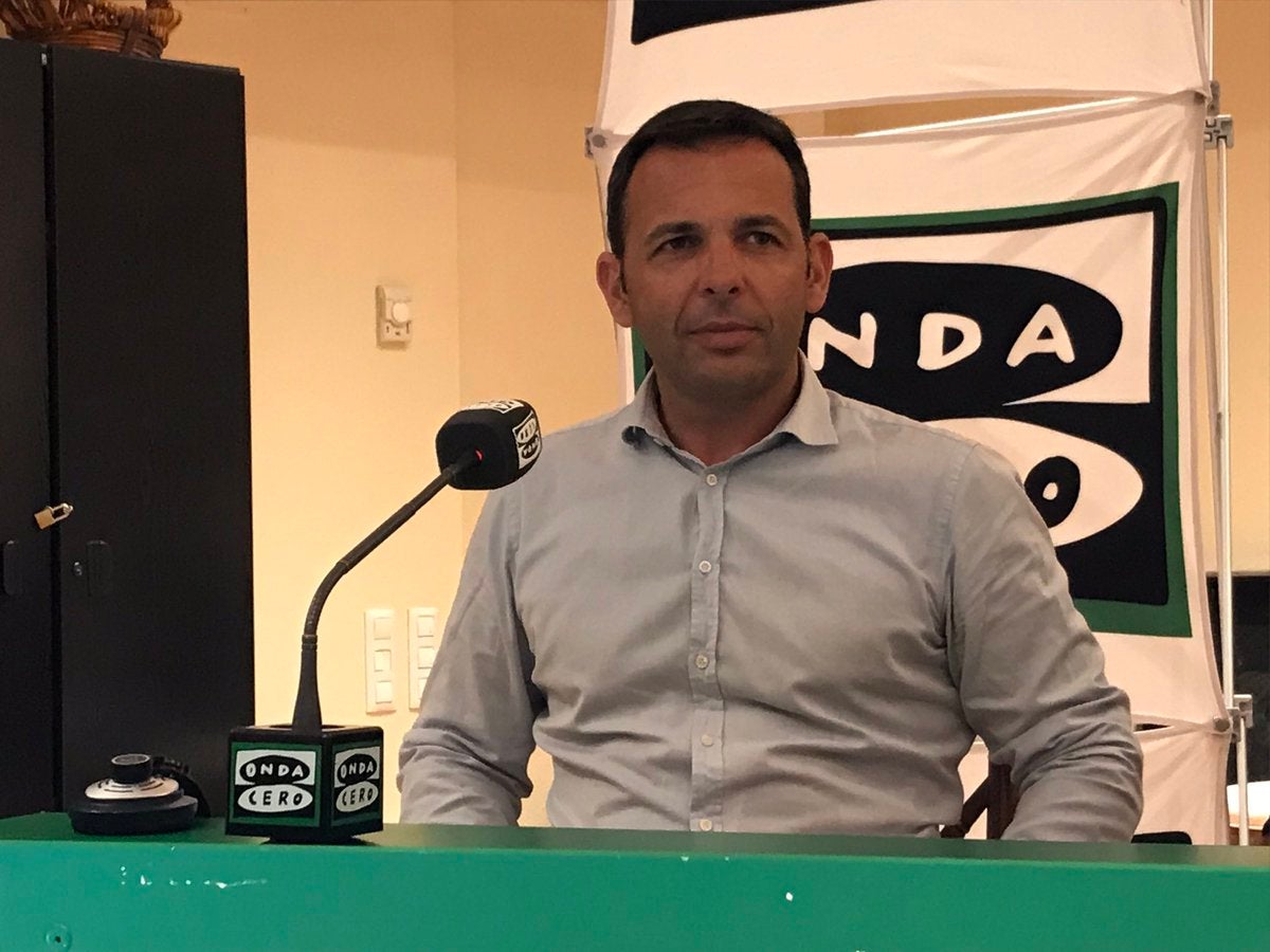 Javi Calleja: "Cazorla tenía mejores ofertas, pero ha decidido quedarse porque es el club que siente" Javi Calleja: "Cazorla tenía mejores ofertas, pero ha decidido quedarse porque es el club que siente"