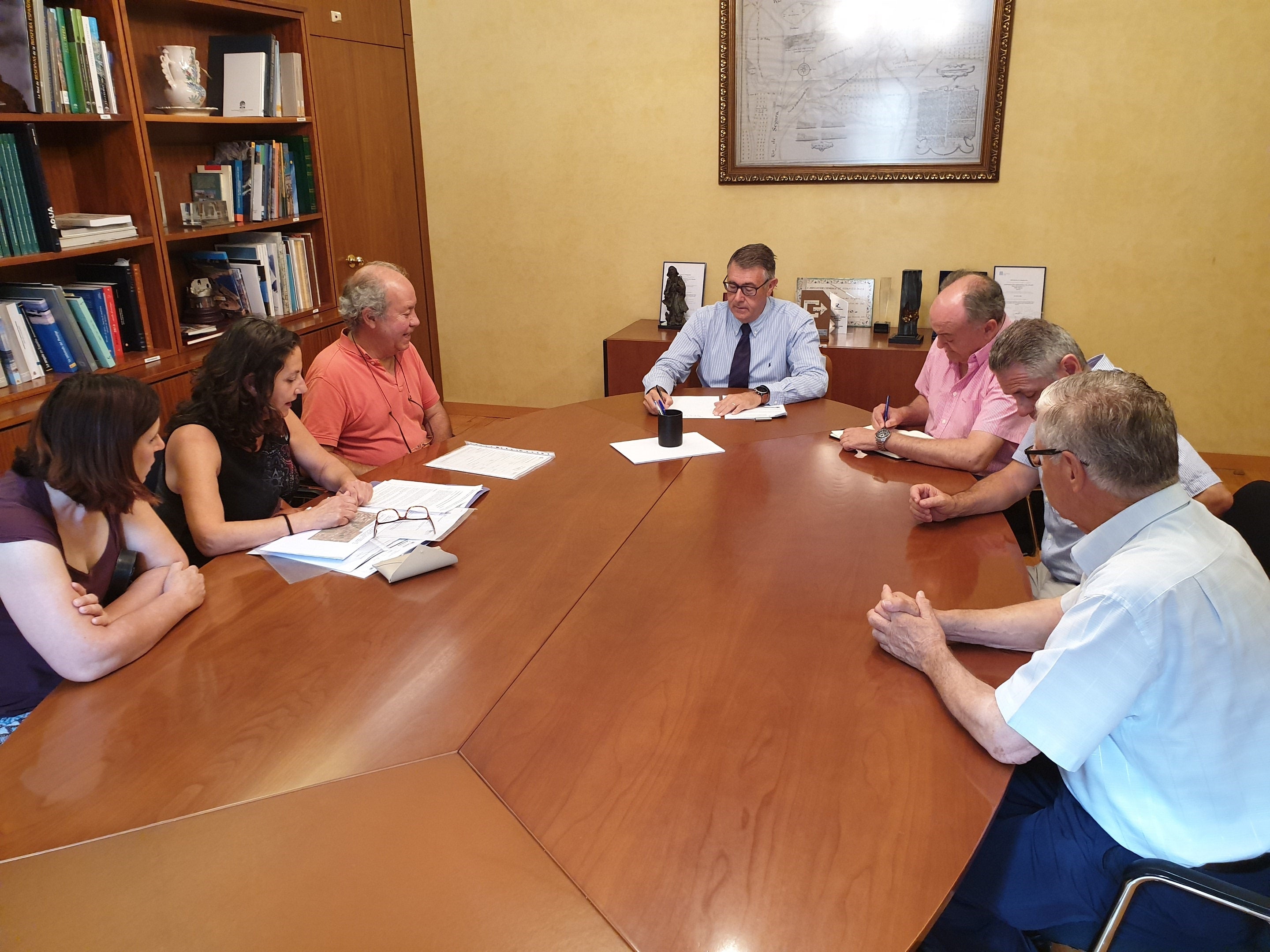 Poco o nada productiva resultó la reunión de la Federación de Vecinos con la CHS que no les aportó soluciones a corto o medio plazo para los residentes de bahía Bella y los vertidos al Mar Menor. Poco o nada productiva resultó la reunión de la Federación de Vecinos con la CHS que no les aportó soluciones a corto o medio plazo para los residentes de bahía Bella y los vertidos al Mar Menor.