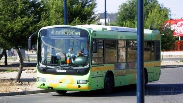 Herida la pasajera de un autobús que ha chocado con 2 turismos en Ciudad Real Herida la pasajera de un autobús que ha chocado con 2 turismos en Ciudad Real