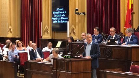 Juan Pedro Yllanes en su intervenci&oacute;n en el debate de investidura de Francina Armengol. 
