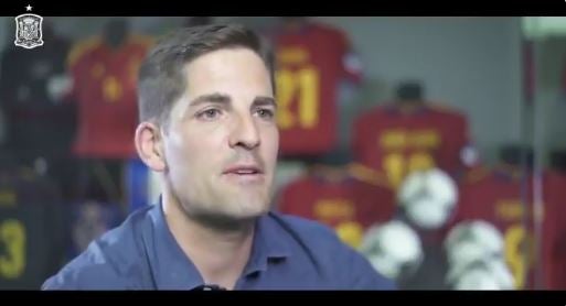 Robert Moreno, de trabajar en un banco a liderar la selección española: "No tuve duda, mi familia se asustó" Robert Moreno, de trabajar en un banco a liderar la selección española: "No tuve duda, mi familia se asustó"