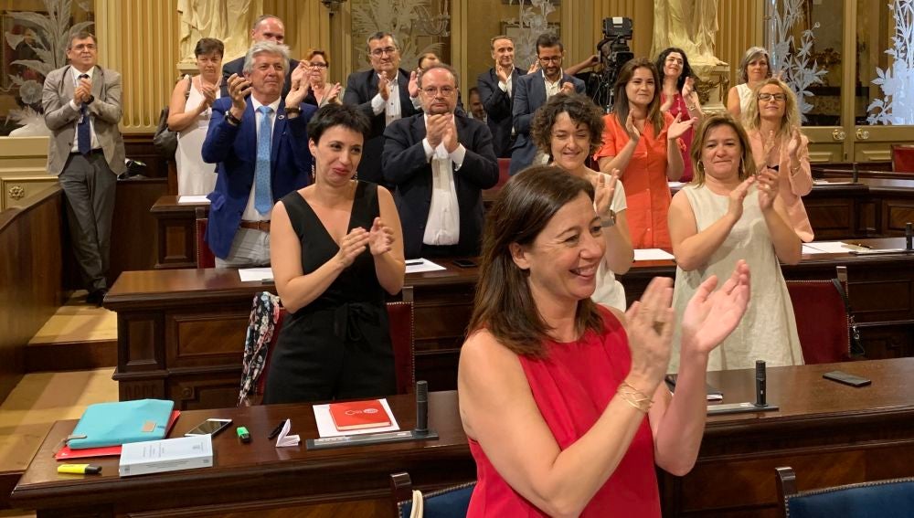 Francina Armengol tras ser reeligida Presidenta del Govern balear en el Parlament