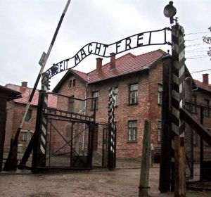 Entrada principal al campo nazi de Auschwitz Entrada principal al campo nazi de Auschwitz