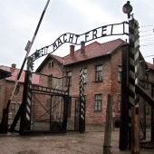 Entrada principal al campo nazi de Auschwitz