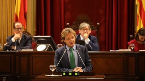 Jorge Campos, diputado de VOX, en el debate de investidura en el Parlament balear.