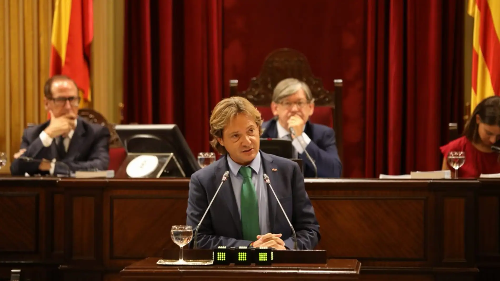 Jorge Campos, diputado de VOX, en el debate de investidura en el Parlament balear.