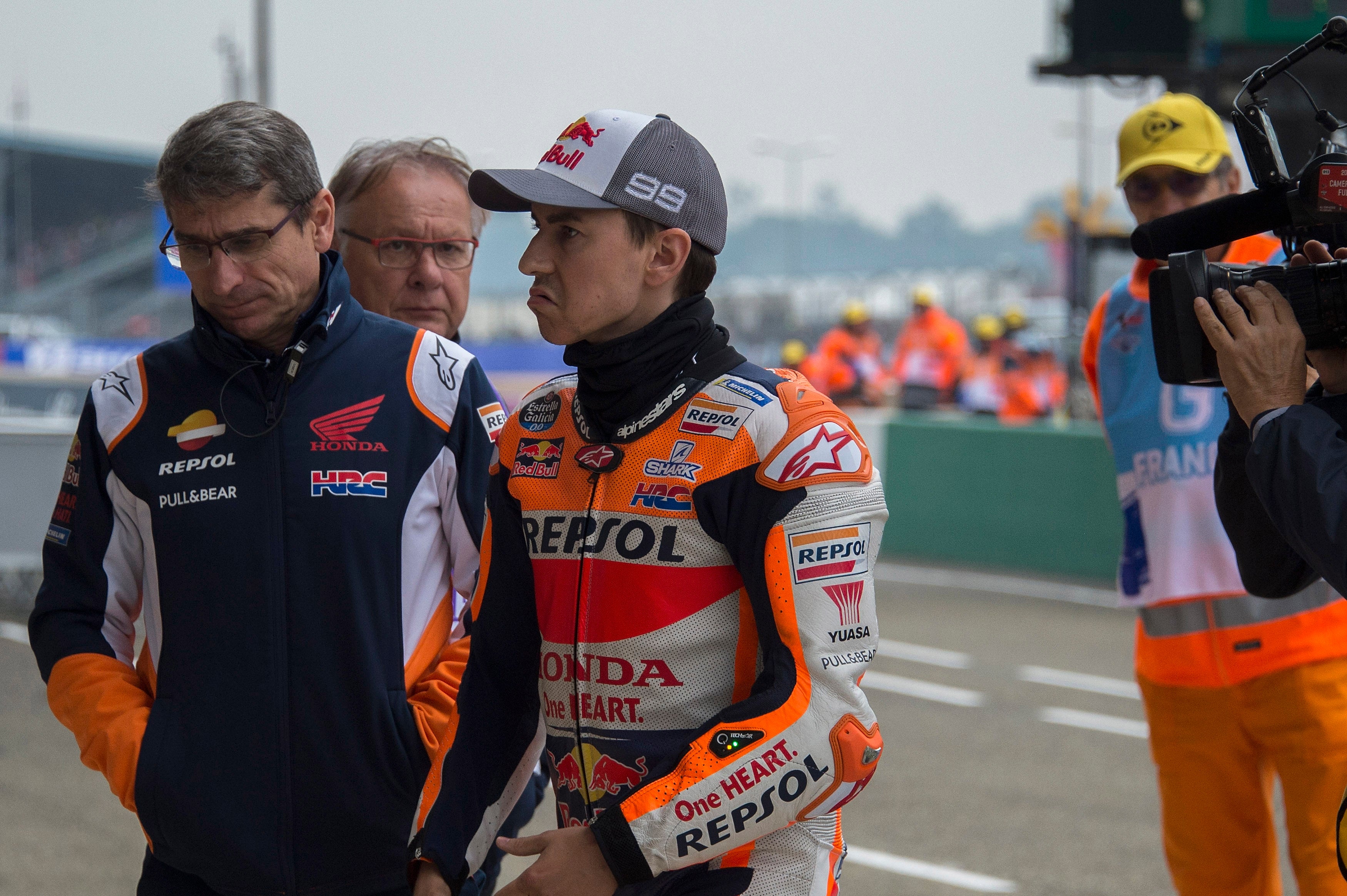 Dura caída de Jorge Lorenzo en Assen: sufre una fractura estable de la sexta vértebra dorsal Dura caída de Jorge Lorenzo en Assen: sufre una fractura estable de la sexta vértebra dorsal
